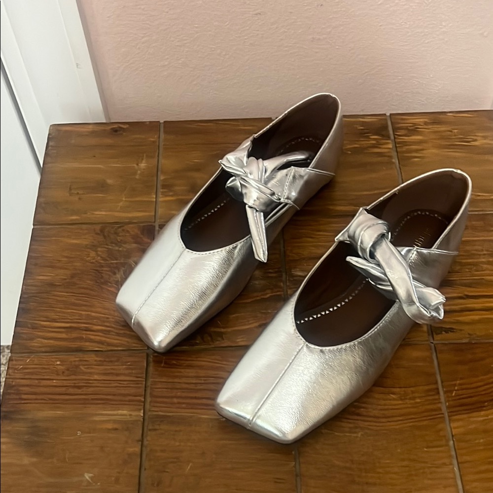 Silver Flats with Classic Low-Cut Design